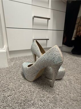 Women's Sparkling Crystal High Heels - Silver Glitter Pump